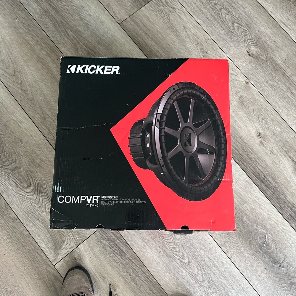 Selling my brand new 15 inch KICKER speaker